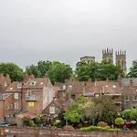 The Quadrant - The Carillon Apartment *