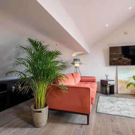 The Quadrant - The Carillon Apartment