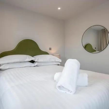 The Quadrant - The Carillon Apartment *