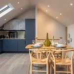 The Quadrant - The Carillon Apartment *