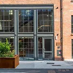 The Quadrant - The Carillon Apartment